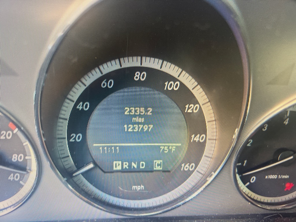 Photo 4 of this MERCEDES-BENZ C-CLASS
