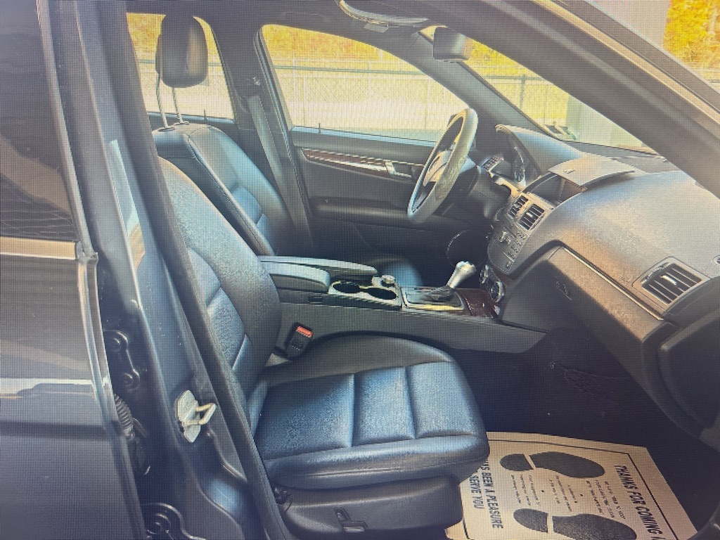 Photo 12 of this MERCEDES-BENZ C-CLASS
