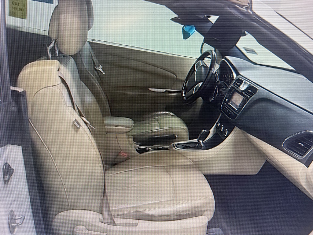 Photo 7 of this CHRYSLER 200