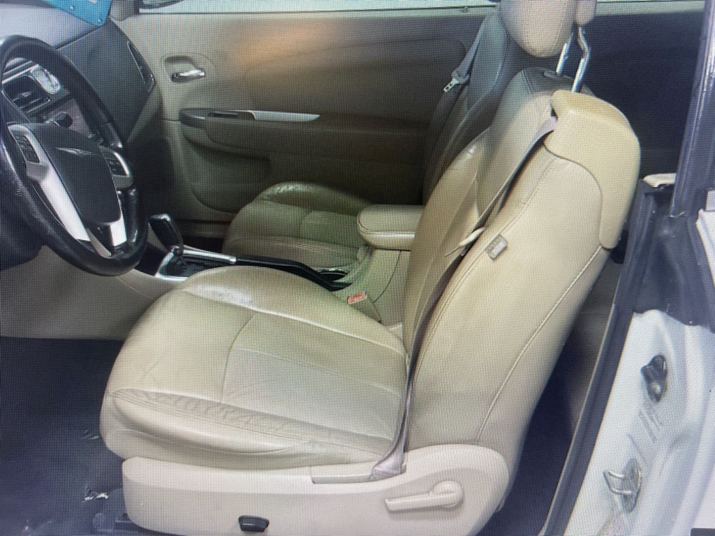 Photo 5 of this CHRYSLER 200