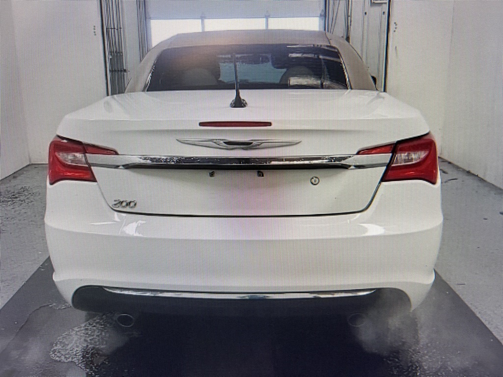 Photo 2 of this CHRYSLER 200
