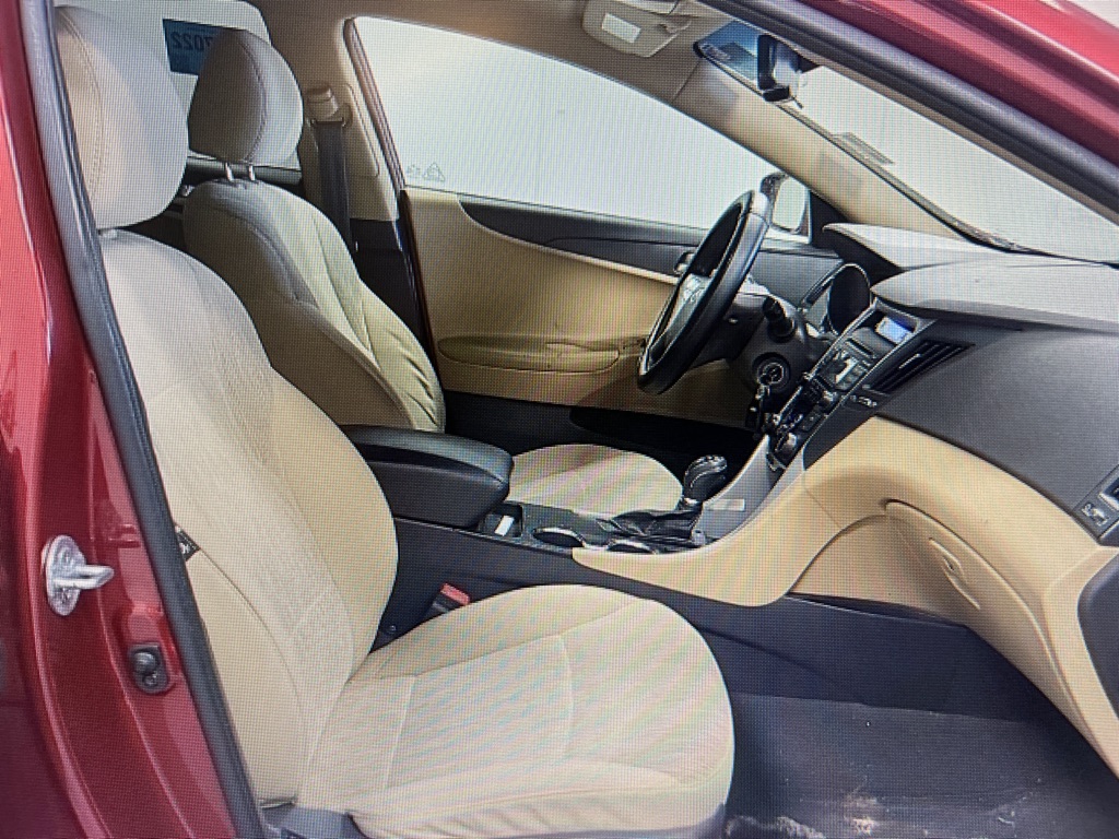 Photo 3 of this HYUNDAI SONATA