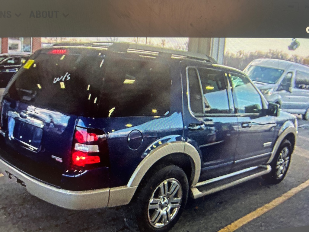 Photo 2 of this FORD EXPLORER