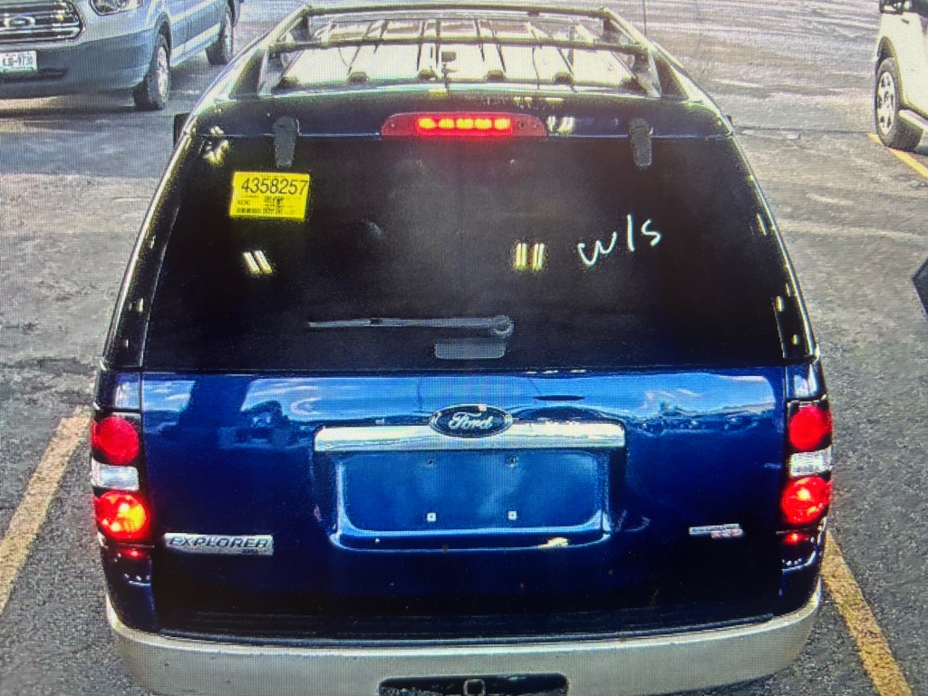 Photo 7 of this FORD EXPLORER