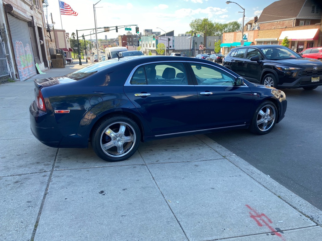 Photo 4 of this CHEVROLET MALIBU