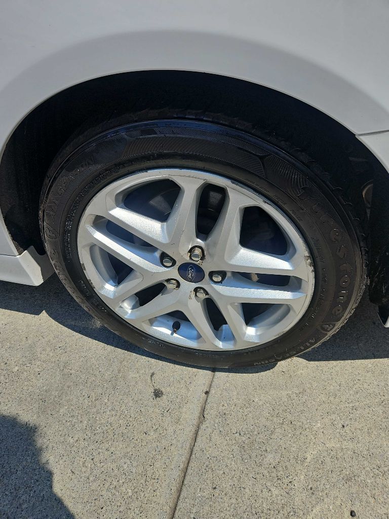Photo 14 of this FORD FUSION