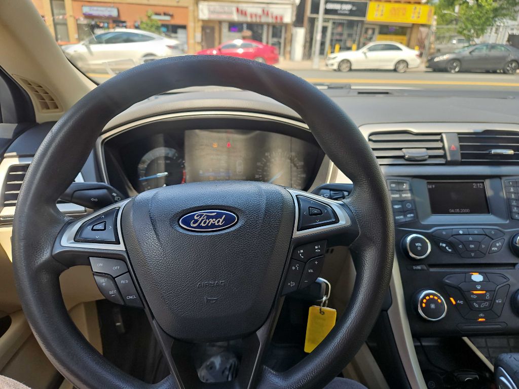 Photo 5 of this FORD FUSION