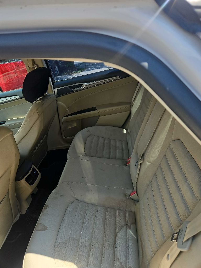 Photo 3 of this FORD FUSION