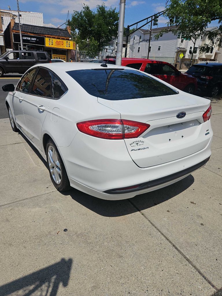 Photo 9 of this FORD FUSION