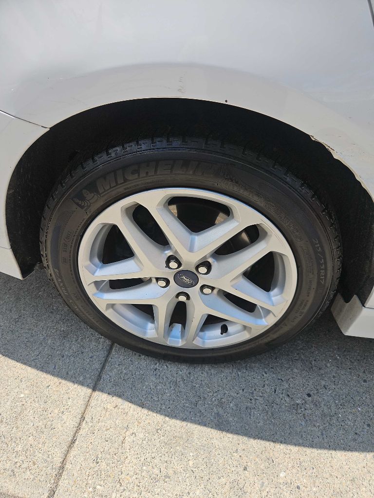 Photo 15 of this FORD FUSION