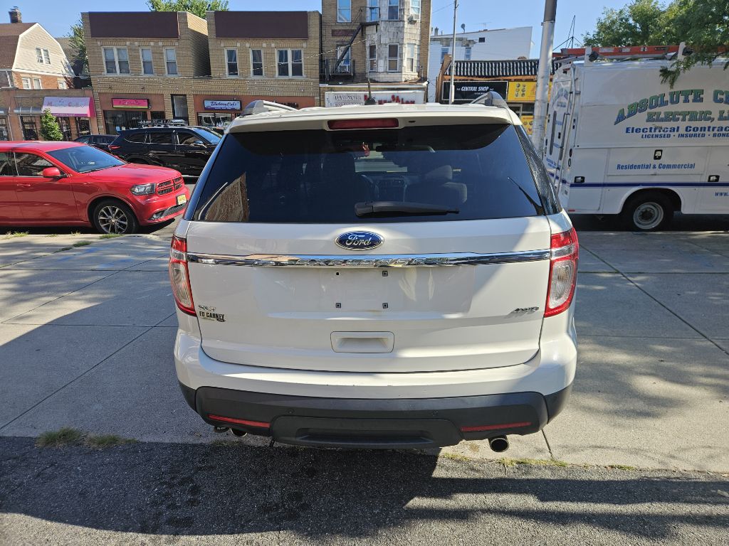 Photo 4 of this FORD EXPLORER