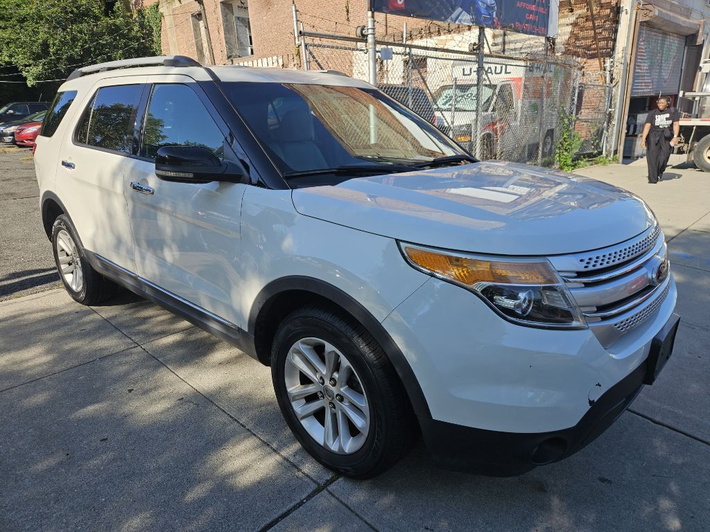 Photo 5 of this FORD EXPLORER