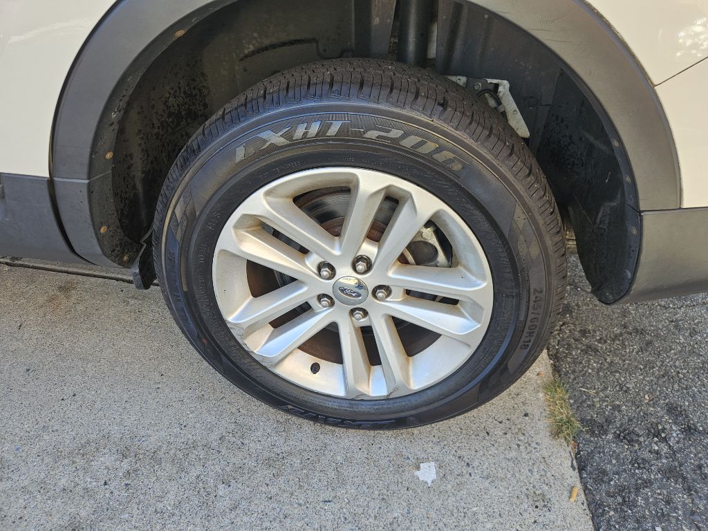 Photo 16 of this FORD EXPLORER