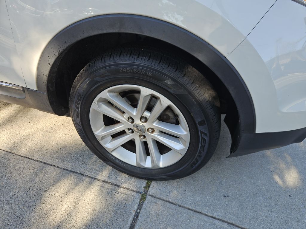 Photo 14 of this FORD EXPLORER