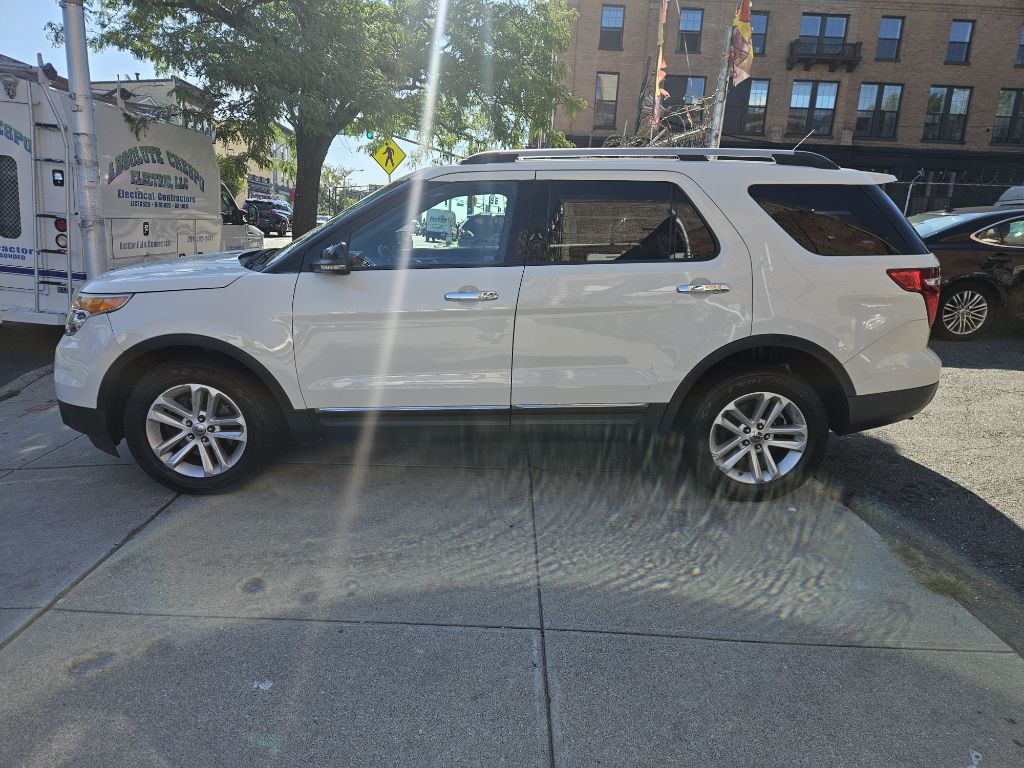 Photo 7 of this FORD EXPLORER