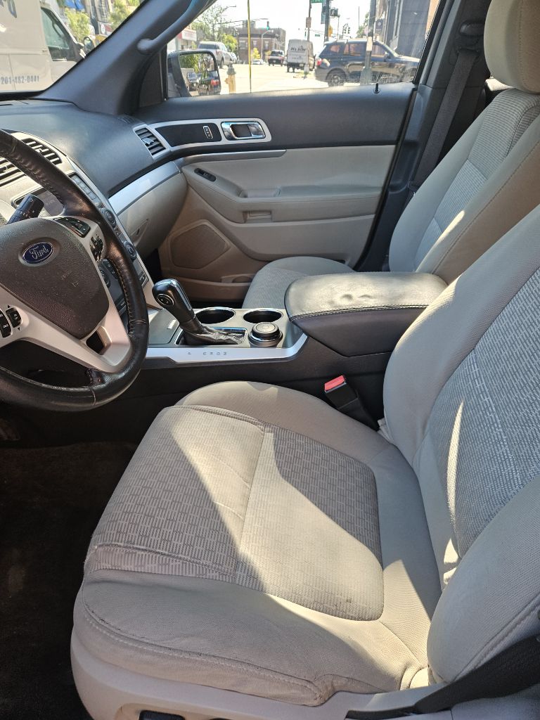 Photo 9 of this FORD EXPLORER