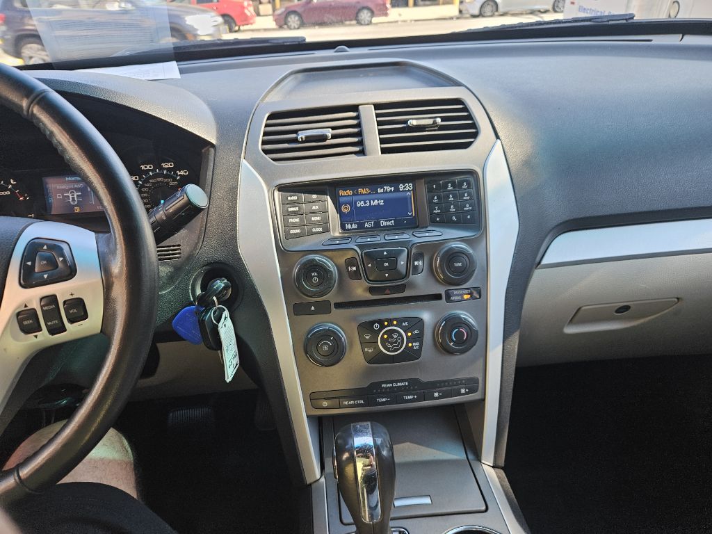 Photo 11 of this FORD EXPLORER