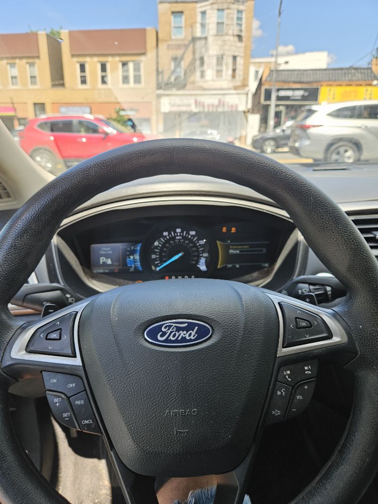 Photo 15 of this FORD FUSION