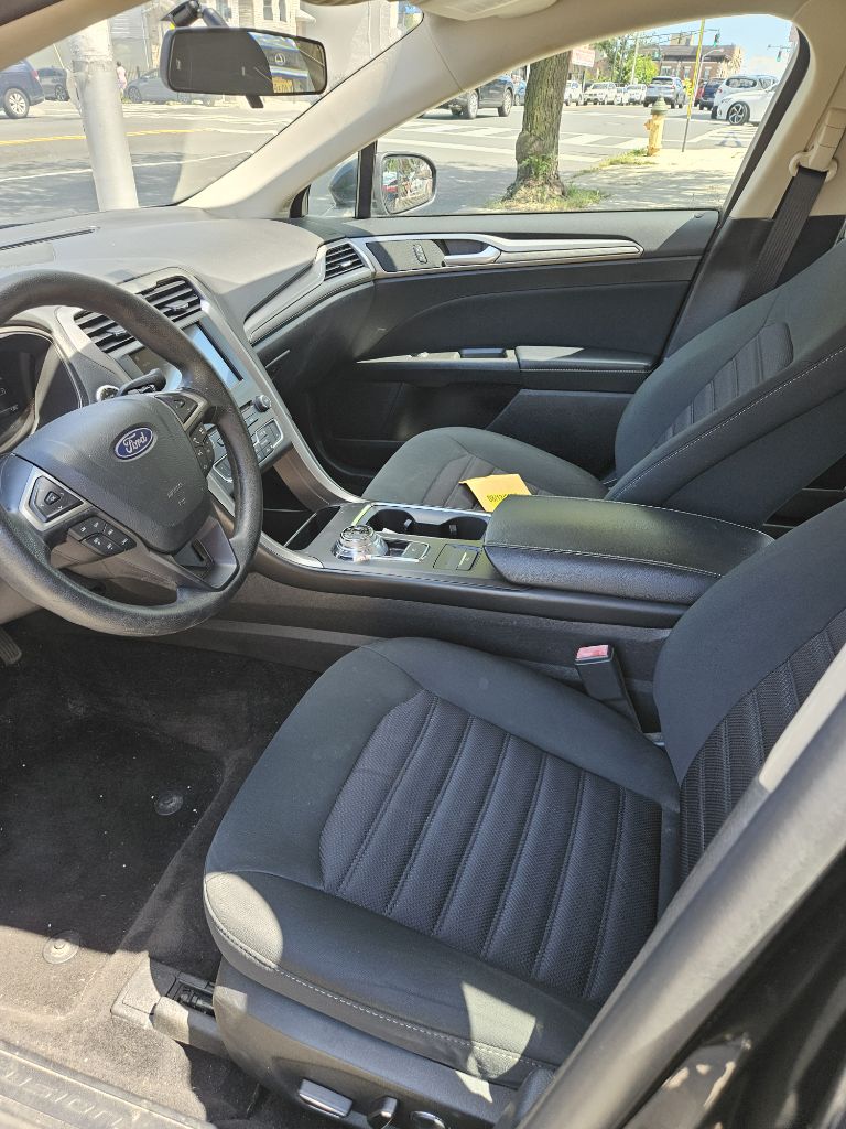 Photo 13 of this FORD FUSION