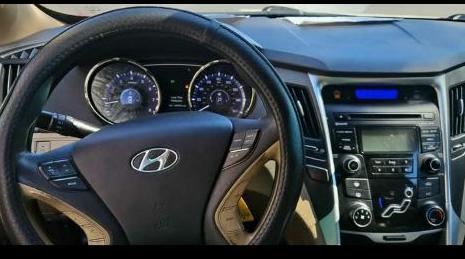 Photo 9 of this HYUNDAI SONATA