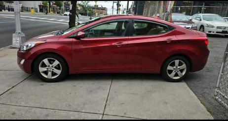 Photo 8 of this HYUNDAI ELANTRA