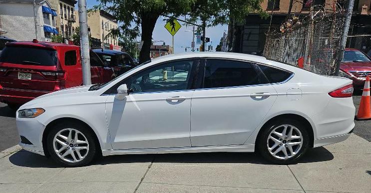 Photo 10 of this FORD FUSION