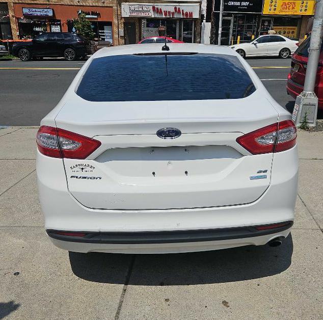 Photo 8 of this FORD FUSION