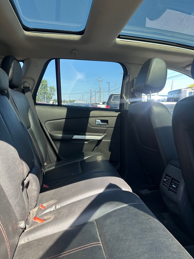 Photo 10 of this FORD EDGE