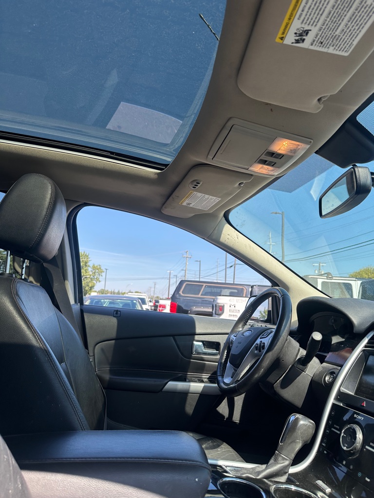 Photo 9 of this FORD EDGE