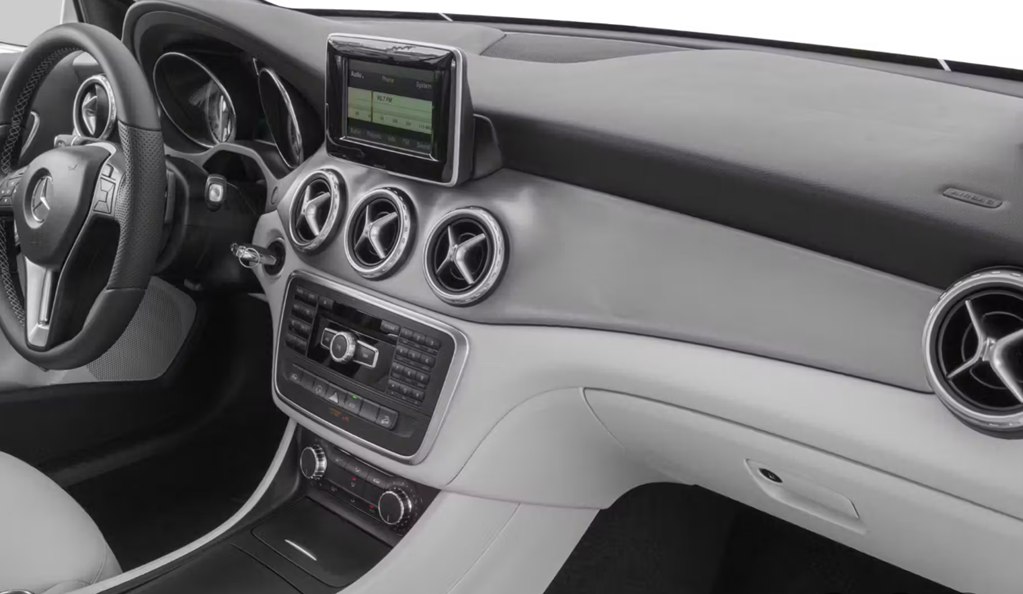 Photo 6 of this MERCEDES-BENZ GLA