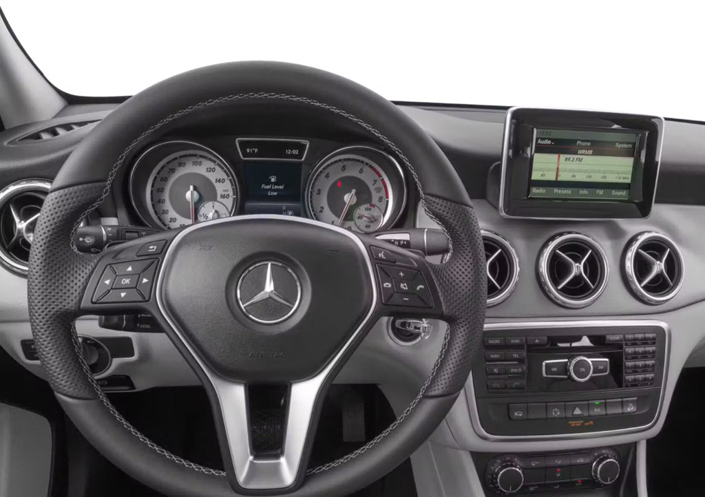 Photo 4 of this MERCEDES-BENZ GLA