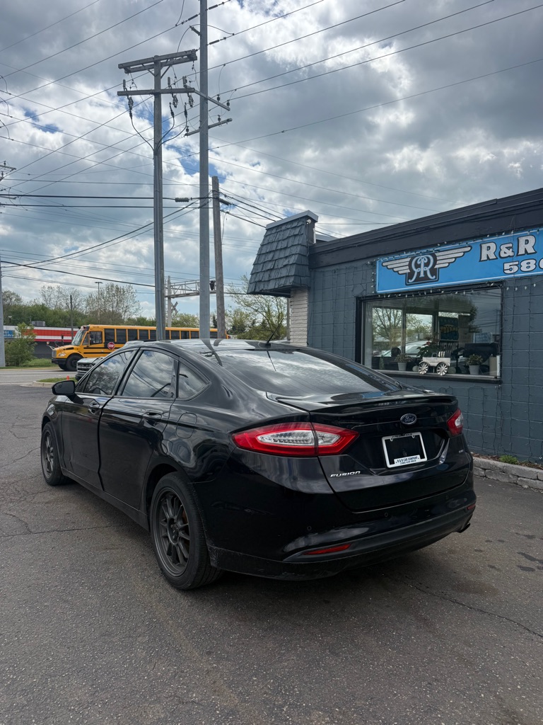 Photo 3 of this FORD FUSION