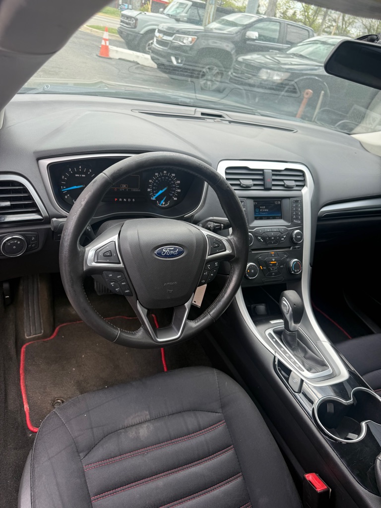 Photo 9 of this FORD FUSION