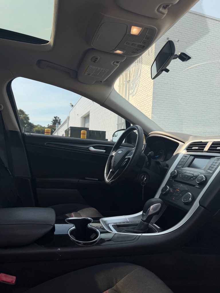 Photo 10 of this FORD FUSION