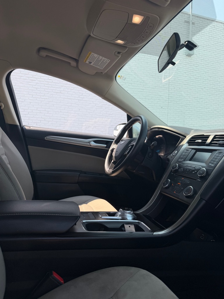Photo 10 of this FORD FUSION