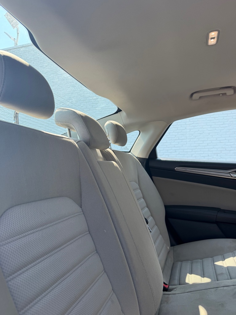 Photo 11 of this FORD FUSION