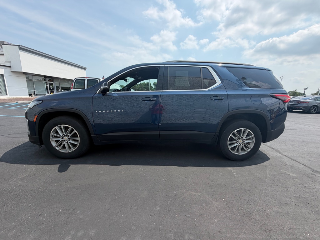 Photo 2 of this CHEVROLET TRAVERSE