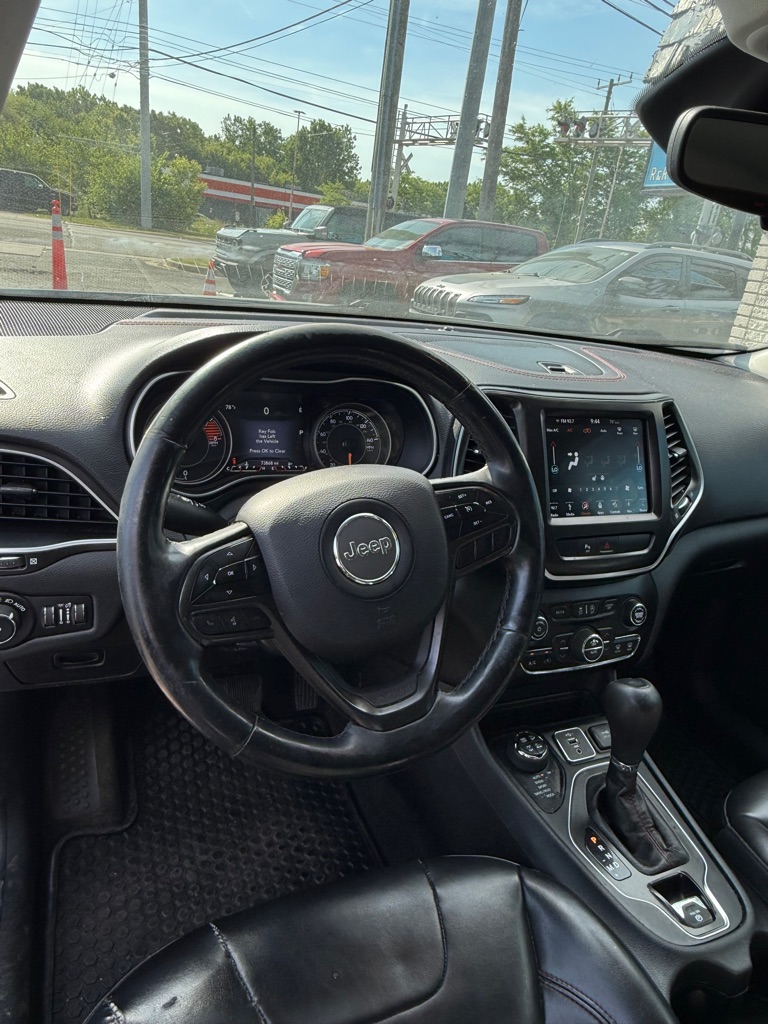 Photo 9 of this JEEP CHEROKEE