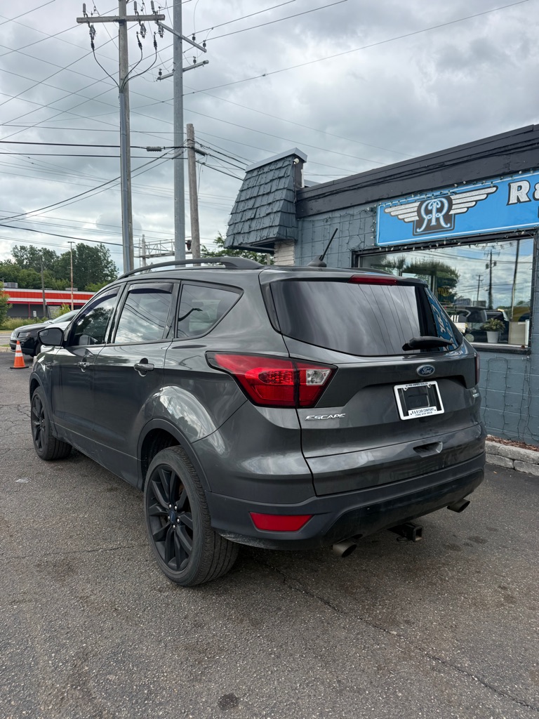 Photo 3 of this FORD ESCAPE