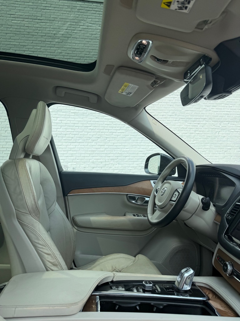 Photo 9 of this VOLVO XC90