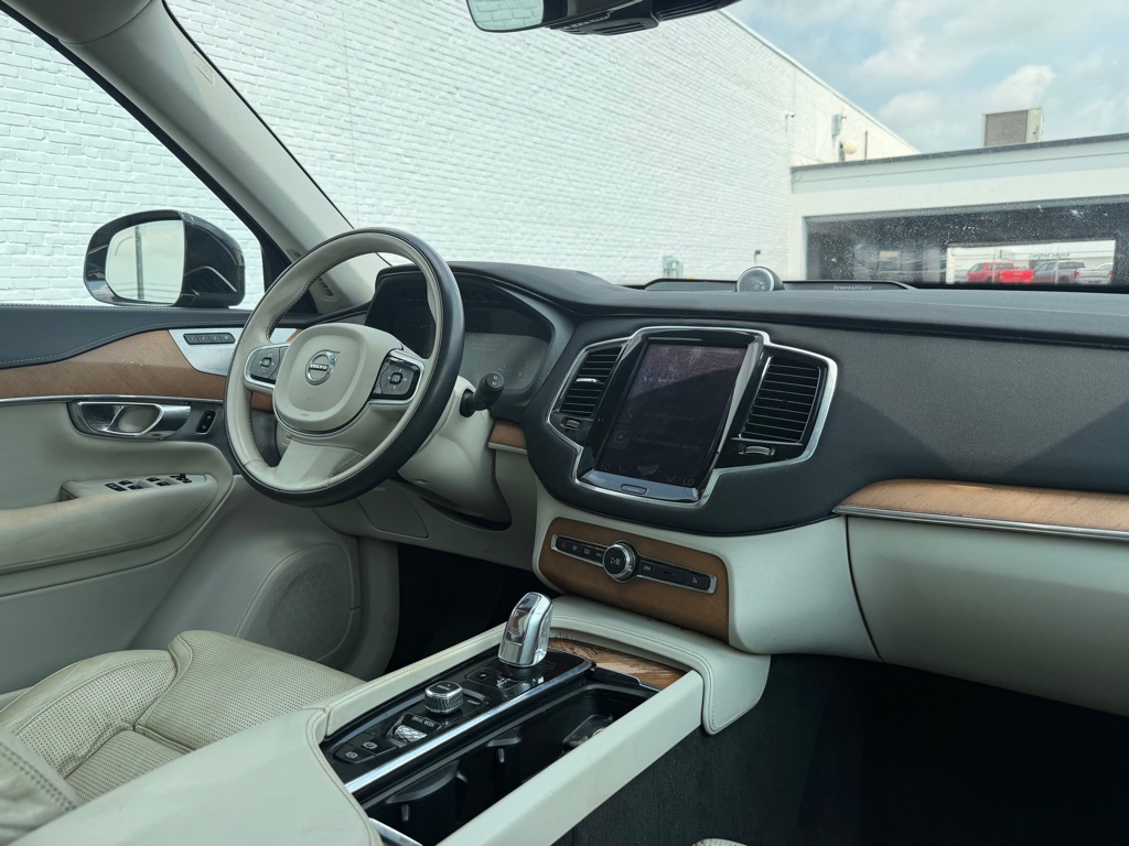 Photo 12 of this VOLVO XC90