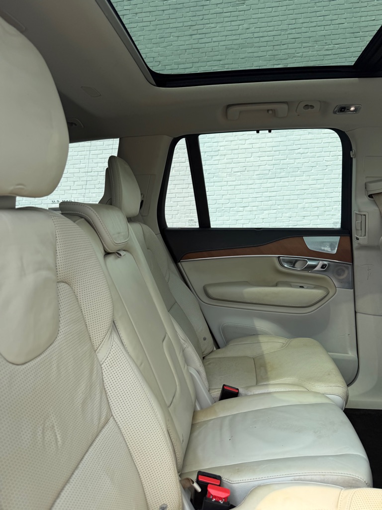 Photo 10 of this VOLVO XC90