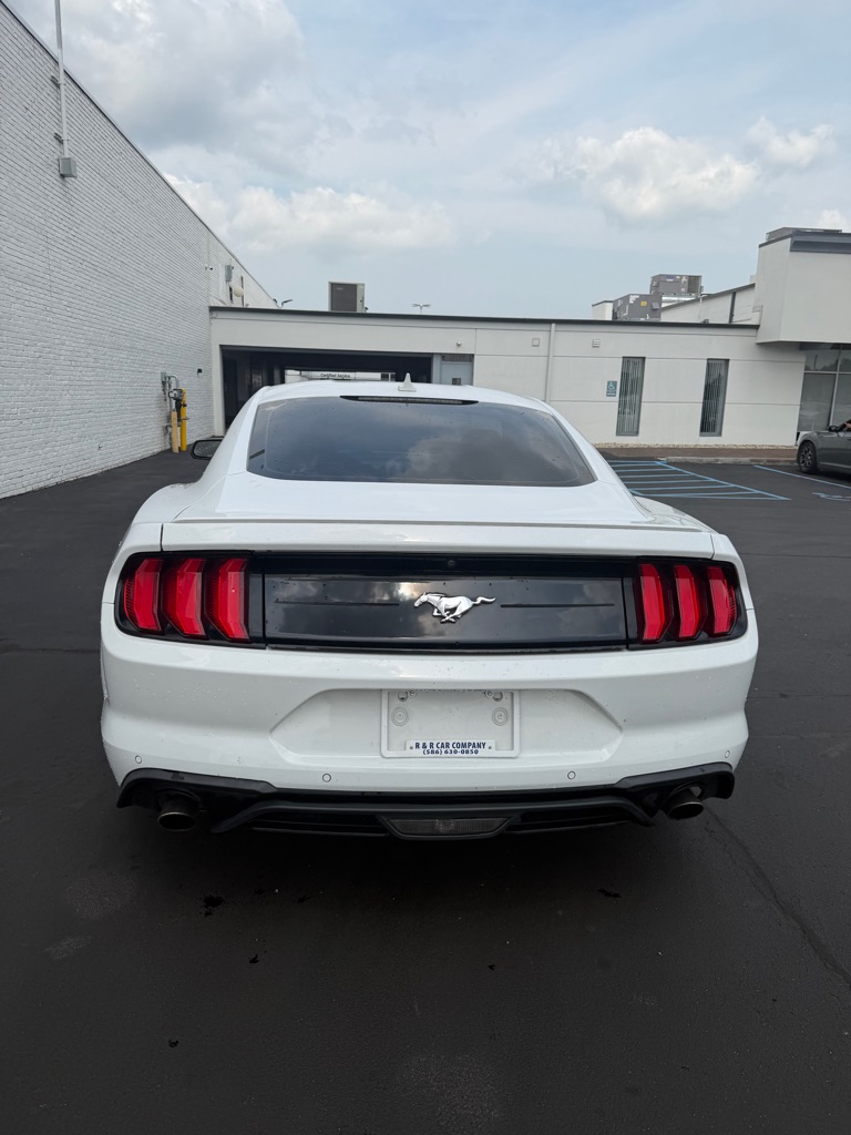 Photo 4 of this FORD MUSTANG