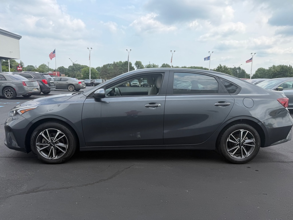 Photo 2 of this KIA FORTE