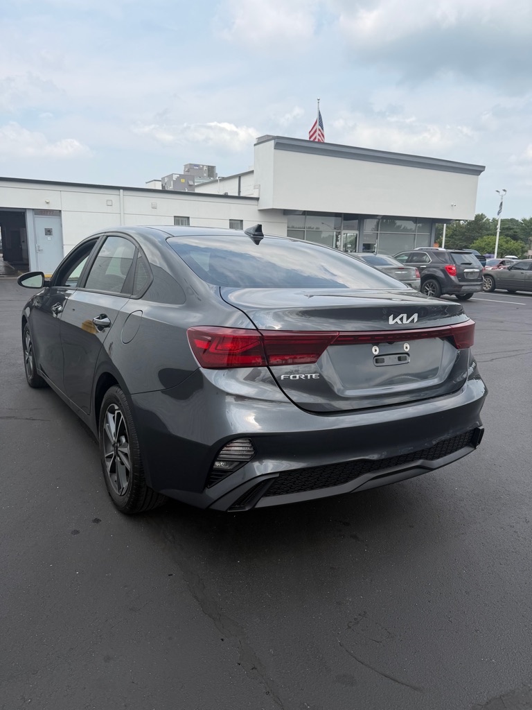 Photo 3 of this KIA FORTE