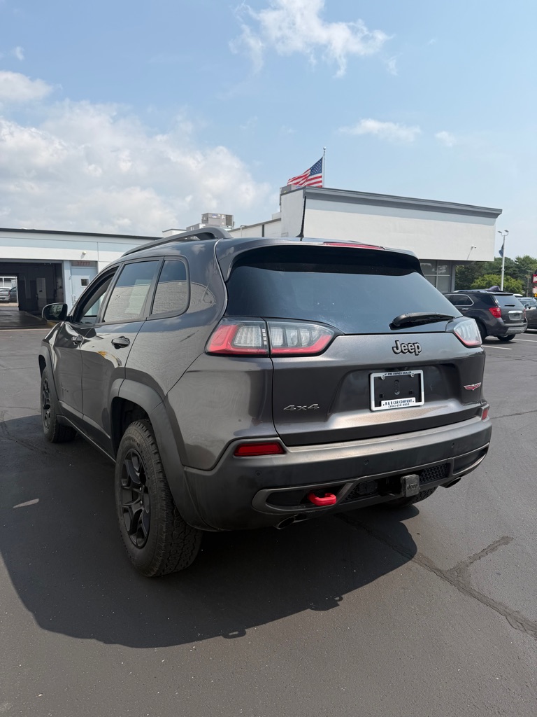 Photo 3 of this JEEP CHEROKEE