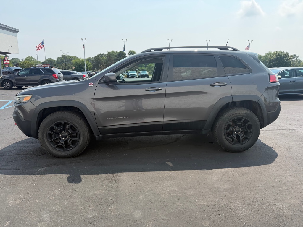 Photo 2 of this JEEP CHEROKEE
