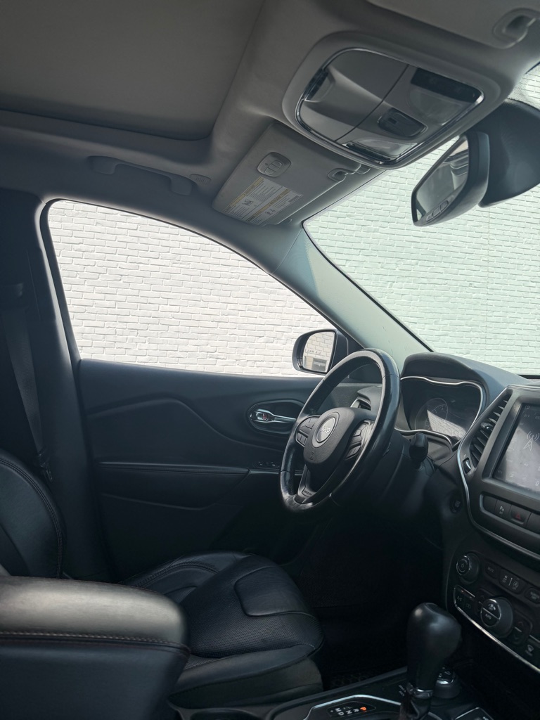 Photo 9 of this JEEP CHEROKEE