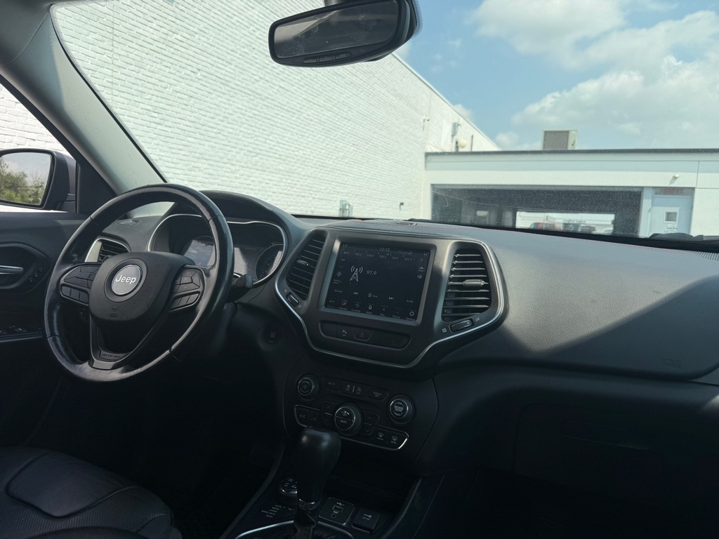 Photo 11 of this JEEP CHEROKEE