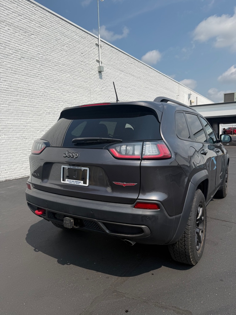 Photo 5 of this JEEP CHEROKEE